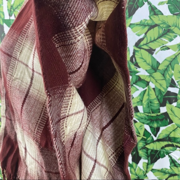 Hollister Blanket Print Open Front Shawl 304 - Picture 3 of 5